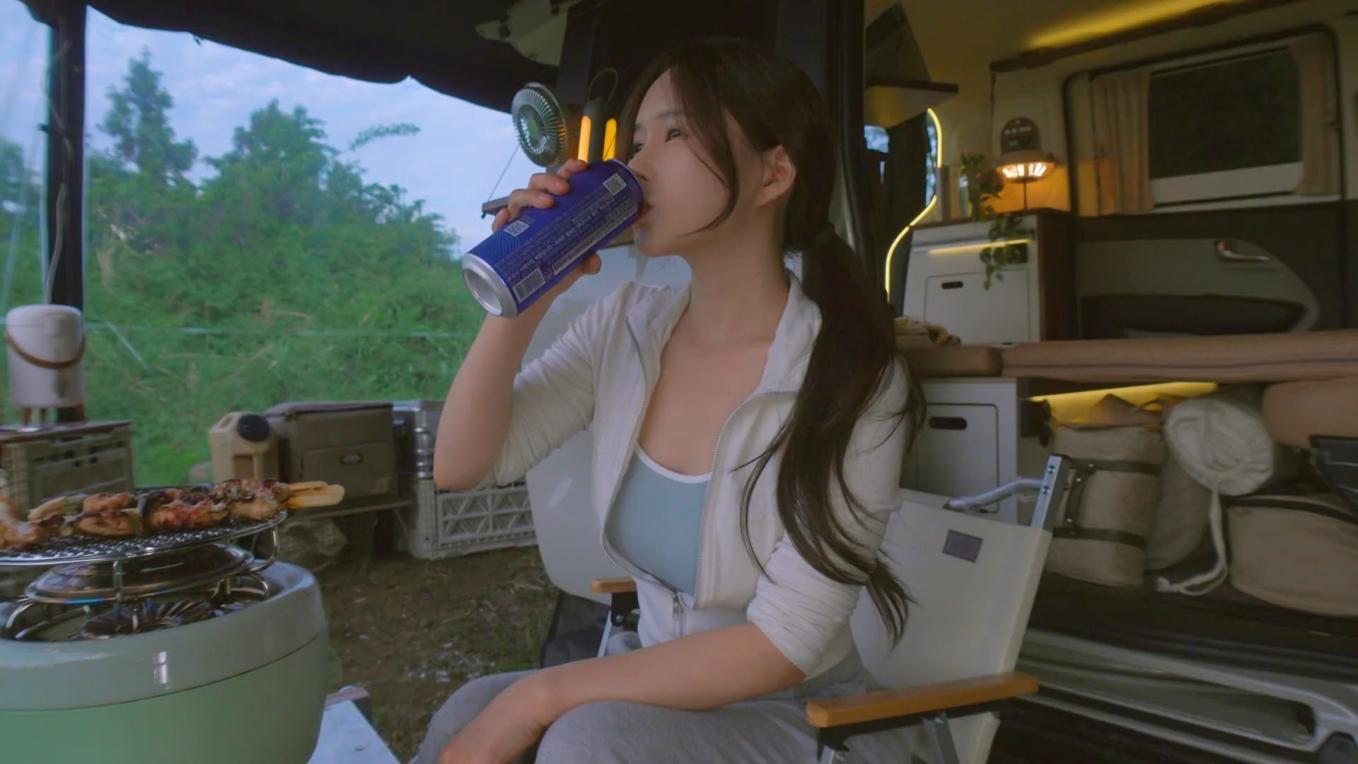 习近平主席《论教育》《习近平文化思想学习纲要》《近镜头：温暖的瞬间》繁体版在香港书展首发